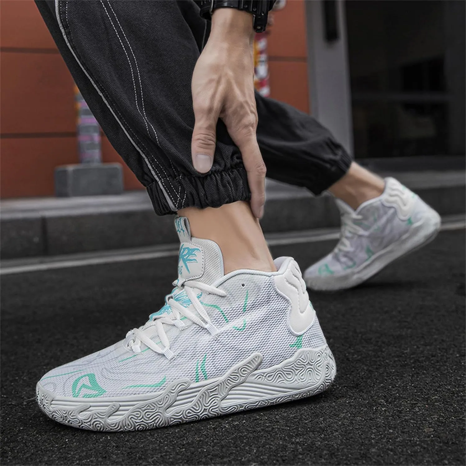 Womens Lightweight Lace Up High Top Fashion Basketball Shoes Soft Non-Slip Running Tennis Volleyball Sneakers Classic Sports Shoes
